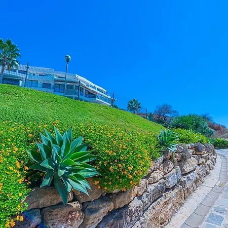 Modern With Beautiful Pool Appartement